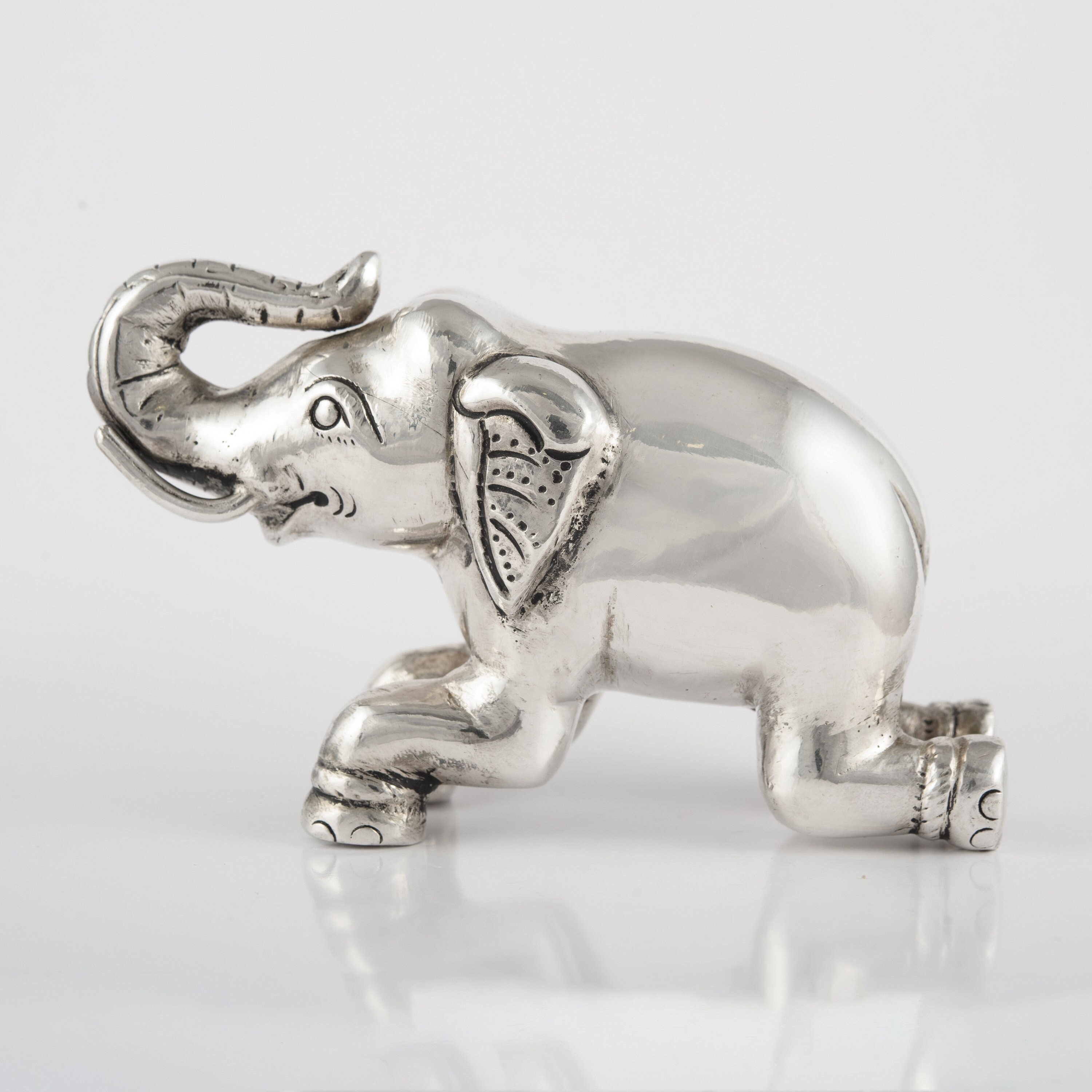 Solid Silver Elephant Statue,Hand Carved,Elephant Article,Silver Statue,Silver Article ,Pooja Purpose Elephant,Elephant statue decor
