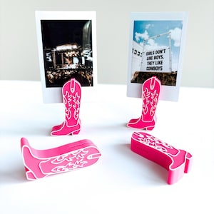 regalo da cowgirl di campagna, supporto per pellicola Fujifilm Instax, stivali a terra, stivale da cowgirl, concerto country, foto in regalo, macchina fotografica Instax, stivale da cowboy