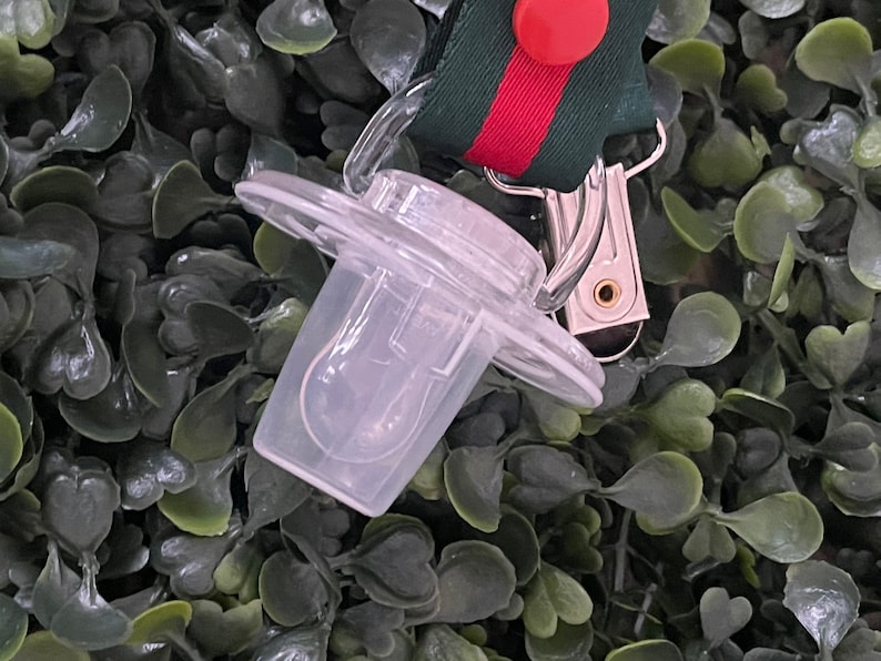 Phillips Avent baby pacifier with matching clip 0-6 months MICKEY also available.