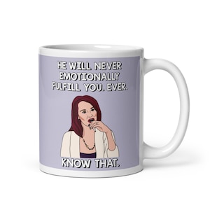 Echte huisvrouwen uit Beverly Hills RHOBH Allison DuBois vervullen nooit emotioneel, je weet dat koffiemok | Reality TV Bravo-cadeau