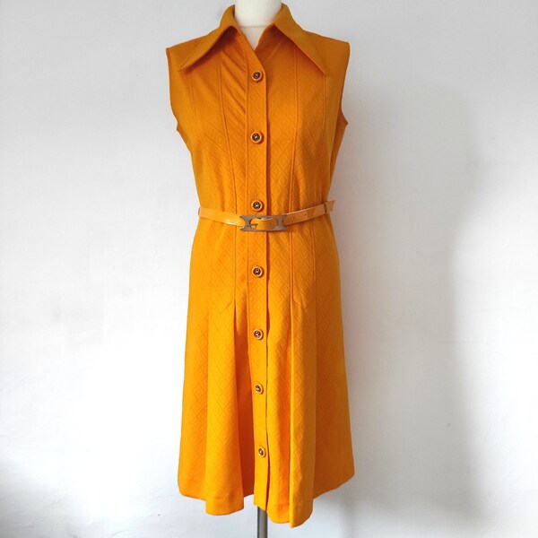 Vintage 1970s 70s dress, yellow with the dagger collar and pleated skirt