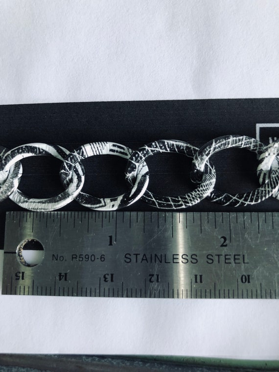 UNIQUE - Light Black & White Patterned Link Chain - image 3