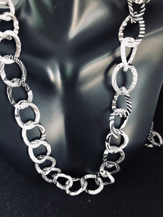 UNIQUE - Light Black & White Patterned Link Chain - image 2