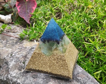 8 sided Fluorite, Hematite, Clear Quartz Orgonite Pyramid - Anti-radiation EMF protection Positive Energy Spirituality Healing