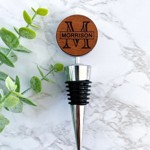 personalized wine stopper wedding gift for couple, custom engraved wine bottle stopper for engagement, wine gifts, wine stopper initial