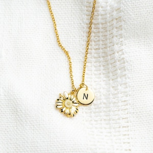 Gold Daisy Pendant Necklace, Spring Gold Flower Charm Jewelry, Personalized Gift for her, Christmas Gift, birthday Gift for her