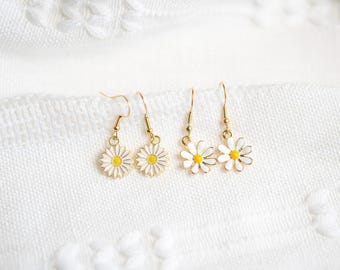 Spring Daisy Flower Drop and Dangle Earrings, White floral Jewelry, Gifts for her, Minimalist Gift