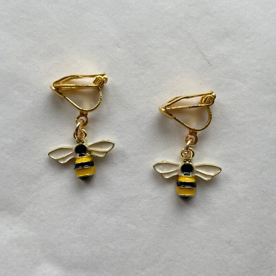 Bee clip hotsell on earrings