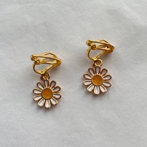 clip on/hook daisy earrings