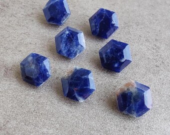 Natürliches Sodalith Hexagon Cabochon, facettierter Edelstein