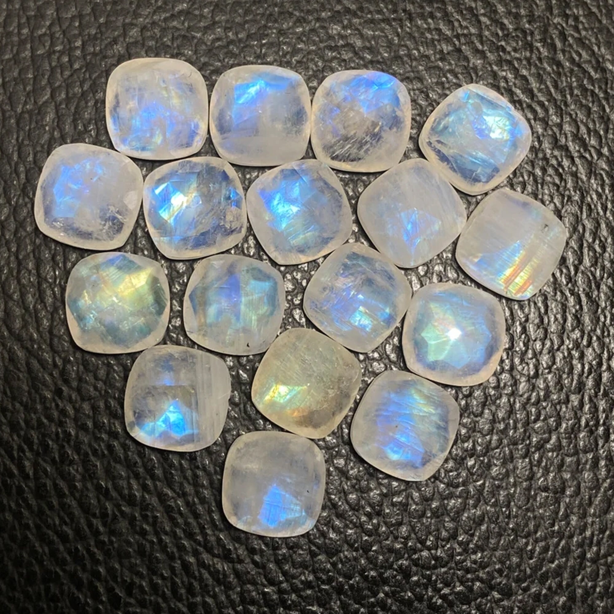 1000ct Bleu Flashy Pierre de Lune Naturel en Gros Brut Précieuse V57-5