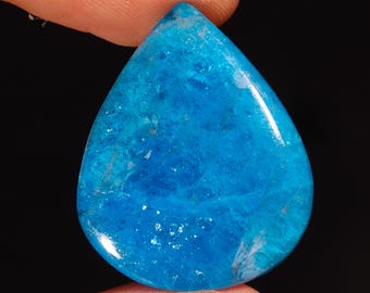 Niebieski apatyt w kształcie gruszki: luźny kamień szlachetny do biżuterii (31,50 ct, 28x23x7 mm)
