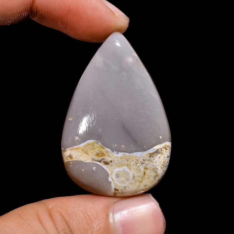 Eccezionale qualità di prima qualità 100% variscite naturale cabochon pietra preziosa sciolta a forma di pera per realizzare gioielli 47,5 ct. 39X26X6 mmNF-663 immagine 1