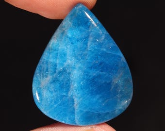 Niebieski apatyt w kształcie gruszki: luźny kamień szlachetny do wyrobu biżuterii (39,90 ct, 31x25x5 mm)