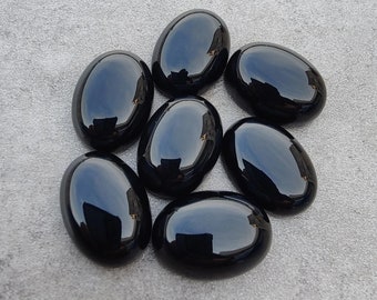 ブラックオニキス オーバル 12 x 10 mm 約 23 カラット、ジェット