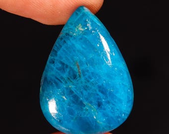 Niebieski apatyt w kształcie gruszki: naturalny kamień szlachetny do wyrobu biżuterii (26 x 19 x 6 mm, 28,10 ct)