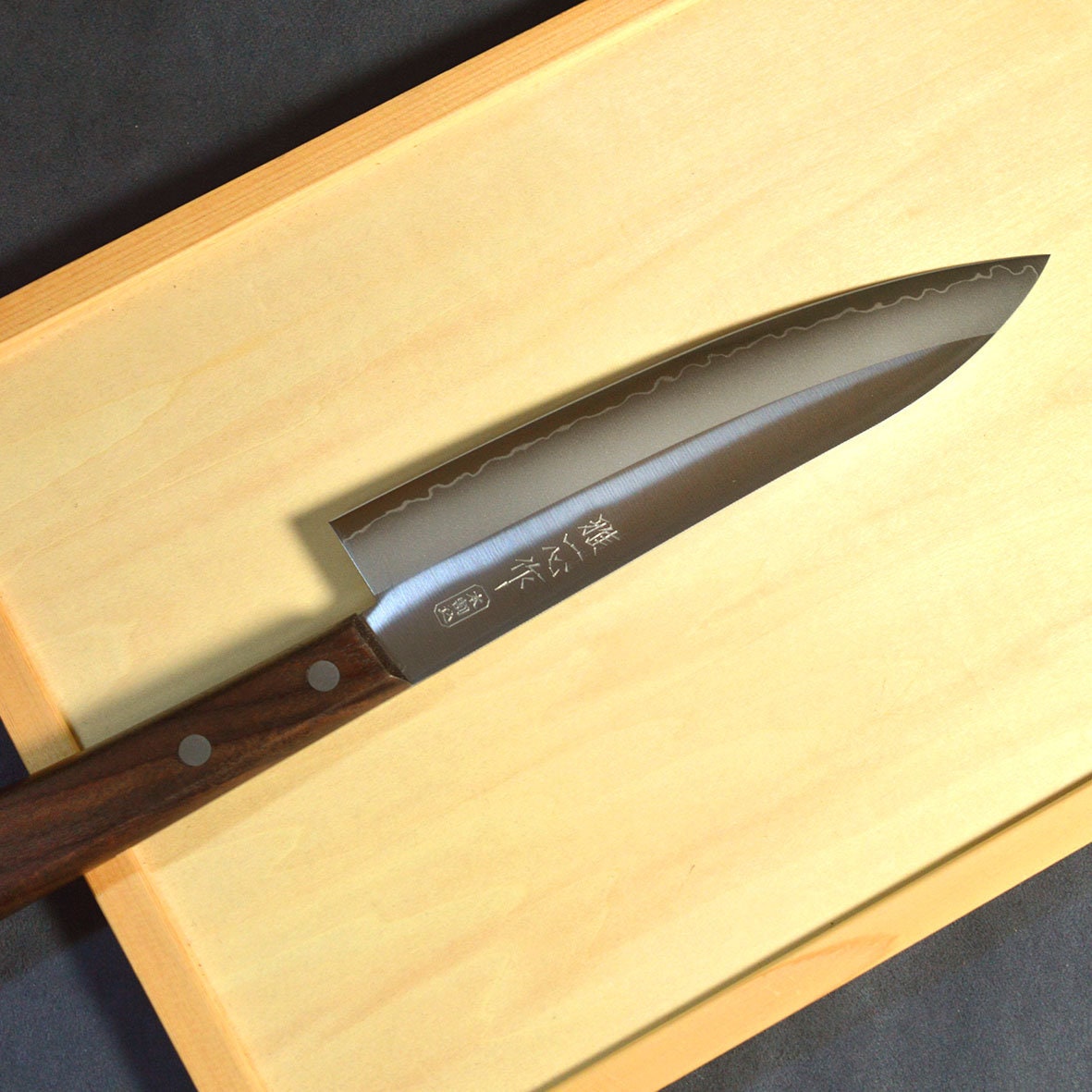Sharp and resistant to Rust Paring Kitchen Damascus Knife Sekikanetsugu