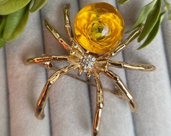 Spider brooch, spider jewelry, botanical brooch, terrarium brooch