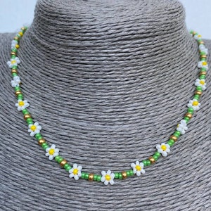 Flowers beads choker, Beaded Flower Daisy Necklace, Seed Bead Necklace