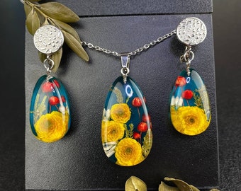 Pressed flower jewelry set, earrings and necklace set, real flower jewelry, resin jewelry