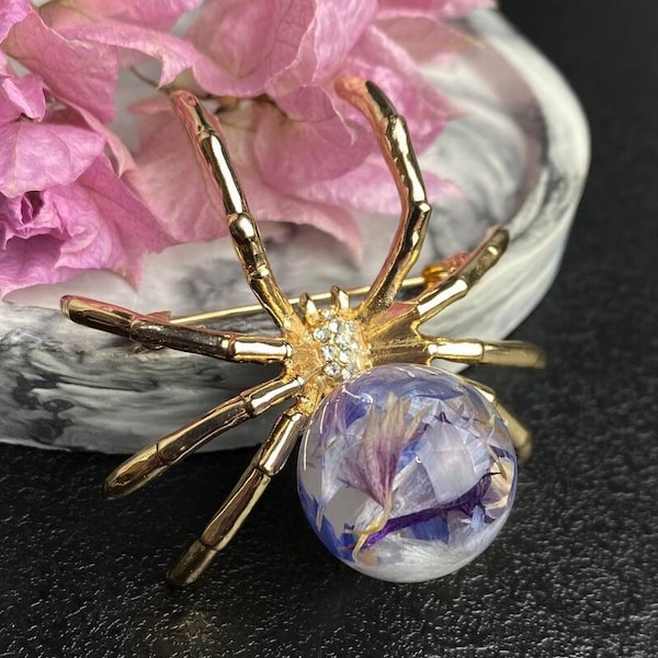 Spider brooch, spider jewelry, cornflower petals brooch, botanical brooch, terrarium brooch