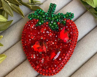 Strawberry brooch, strawberry pin, strawberry jewelry, summer brooch, fruit brooch