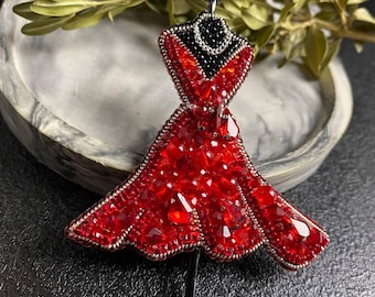 red dress brooch Brooch Peeta Dress  Cinq  Sept