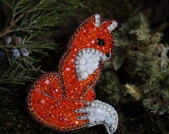 Handcrafted Red Fox Brooch: Beaded Rhinestone Fox Pin