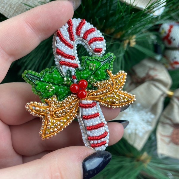 Candy cane brooch,  Winter Brooch, Christmas brooch, Holly brooch, beaded brooch christmas, Christmas gift, beaded brooch