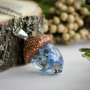 Acorn Pendant, Acorn Necklace with Forget me not, Real Flower Necklace, Acorn jewelry, Forget me not Resin