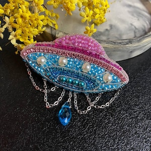 UFO brooch, UFO pin, alien brooch, beaded brooch, alien jewelry, UFO jewelry,
