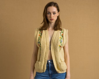 Unique Lovely Beige Vintage Vest with PopCorn Embroidered Knitted Vest Folk Embroidery Wool Retro Hand Knit Austrian