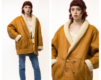 80s Vintage Leather Sheepskin Leather Shearling Fastens Coat size Medium/ Vintage Leather Shearling Coat/ Vintage Woman Winter Suede Coat