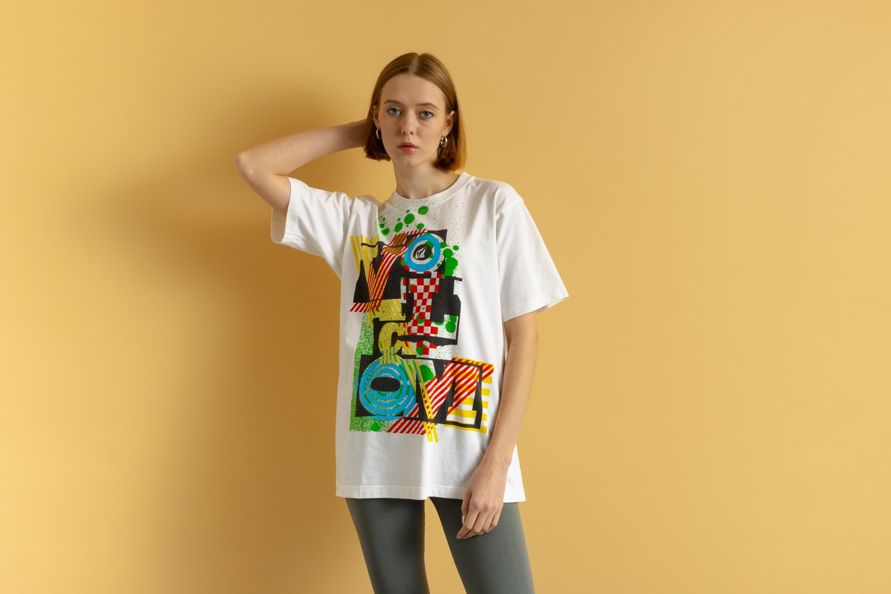 90s VOLCOM Vintage Oldschool Graphic Print T-shirt Mens Clothing