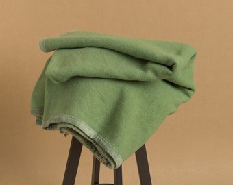 70s Vintage Wool Woolmark Escimo Light Green Heavy Blanket/ Vintage Wool Home Blanket 200 cm 150 cm