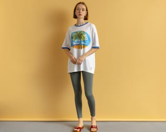 90s Vintage Tommy Hilfiger Unisex White Graphic Print Crew Neck Summer Clothing Rave Summer Tshirt size M