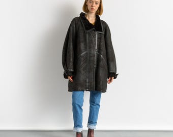 80s Vintage Leather Sheepskin Leather Shearling Fastens Coat size Large/Vintage Leather Shearling Coat/Vintage Woman Winter Leather Coat