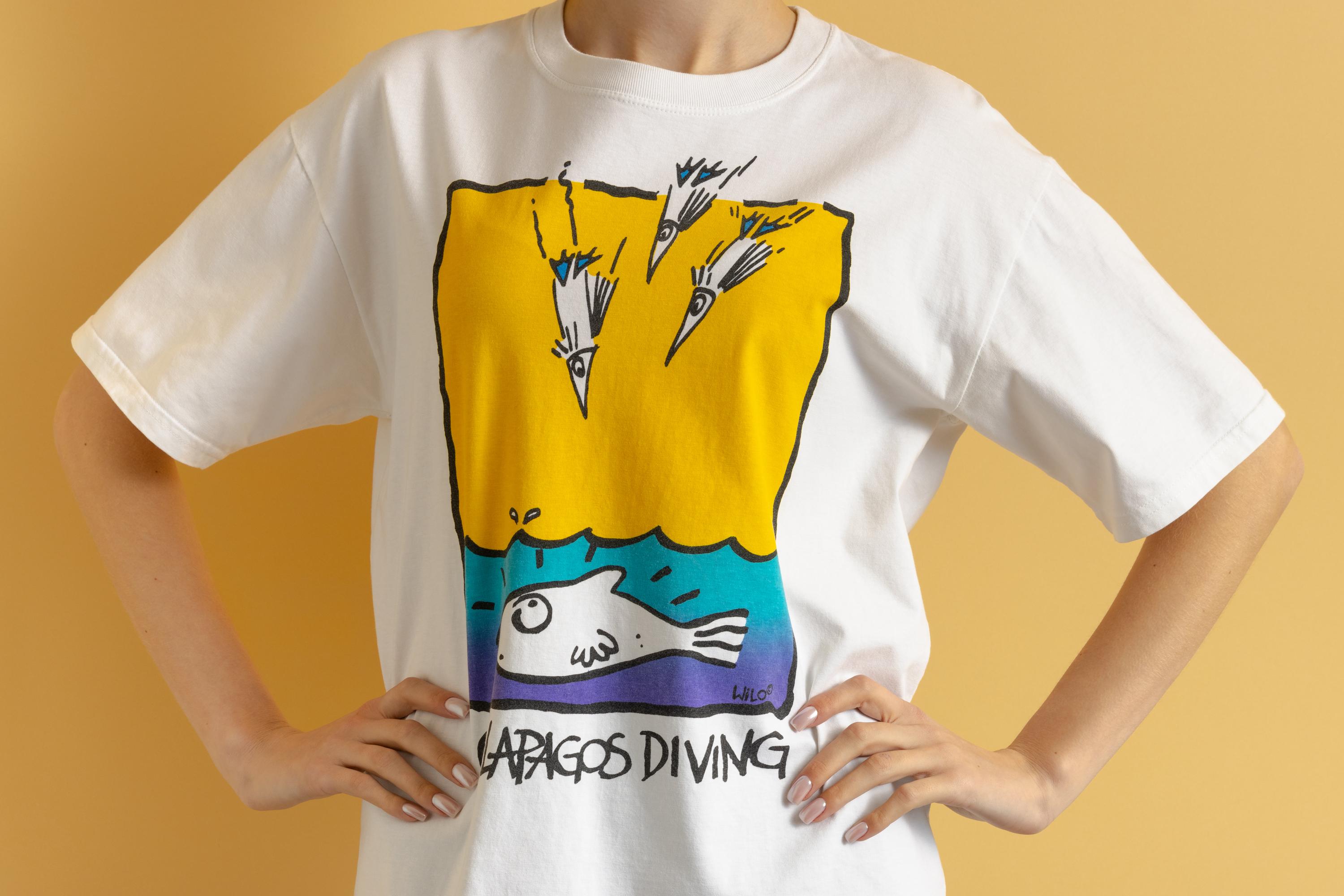 GALAPAGOS Vintage Graphic Print White Tee Shirt T-shirt
