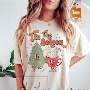 Comfort Colors® es la camiseta navideña de temporada, linda camiseta navideña, camiseta navideña, ropa navideña, ropa navideña, iPrintasty Christmas