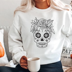 Suéter del Día de los Muertos, Día de los Muertos, sudadera con calaveras, sudadera con motivo festivo mexicano, sudadera con calaveras de azúcar y flores