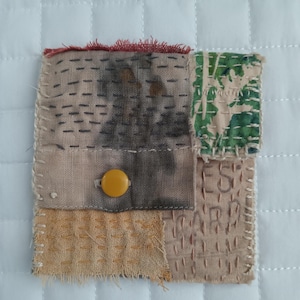 Cartera de tamaño personal con dos bolsillos, cosida y teñida a mano. Perfecta como regalo significativo o accesorio personal preciado. Regalo vintage.