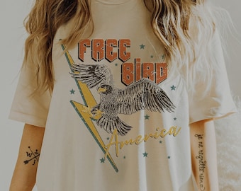 Free Bird Shirt / Retro Graphic Tee / Boho Shirt / Unisex Fit / Vintage Feel / Soft Cream / Size Up per T-Shirt Oversize