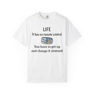 Camiseta "La vida no tiene control remoto" / Gráfico de control remoto, cita motivacional