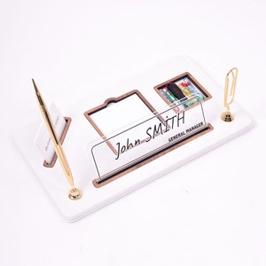 Placa de nome de mesa personalizada, organizador de couro branco, cartão de visita, porta-notas e caneta, acessórios de mesa, placas de identificação personalizadas