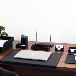 Set da scrivania in pelle bordata Roma 11 pezzi nero con doppio ripiano per documenti - Organizzazione e stile dell'ufficio - Miglior regalo per tutti - Regalo personalizzato