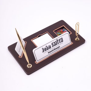 Personalisierte Schreibtisch Namensschild braun Leder Organizer Visitenkarte, Hinweis und Stift Halter Schreibtisch Zubehör Plaque custom Namensschilder