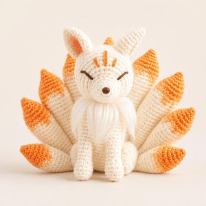 Patrón de ganchillo Kitsune en PDF | Patrón de zorro amigurumi | Zorro japonés de nueve colas | Tutorial de ganchillo de fantasía | Regalo de peluche DIY