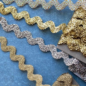 METALLIC Rick Rack MEDIUM, Rainbow Silver & 2 Golds, Discounted combos, .5 in 3 yds pkg, Wrights Trims for quilts holiday crafts, fast ship