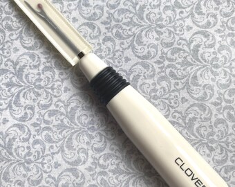 Clover WHITE Handled Comfort Grip Seam Ripper, Clover Notions