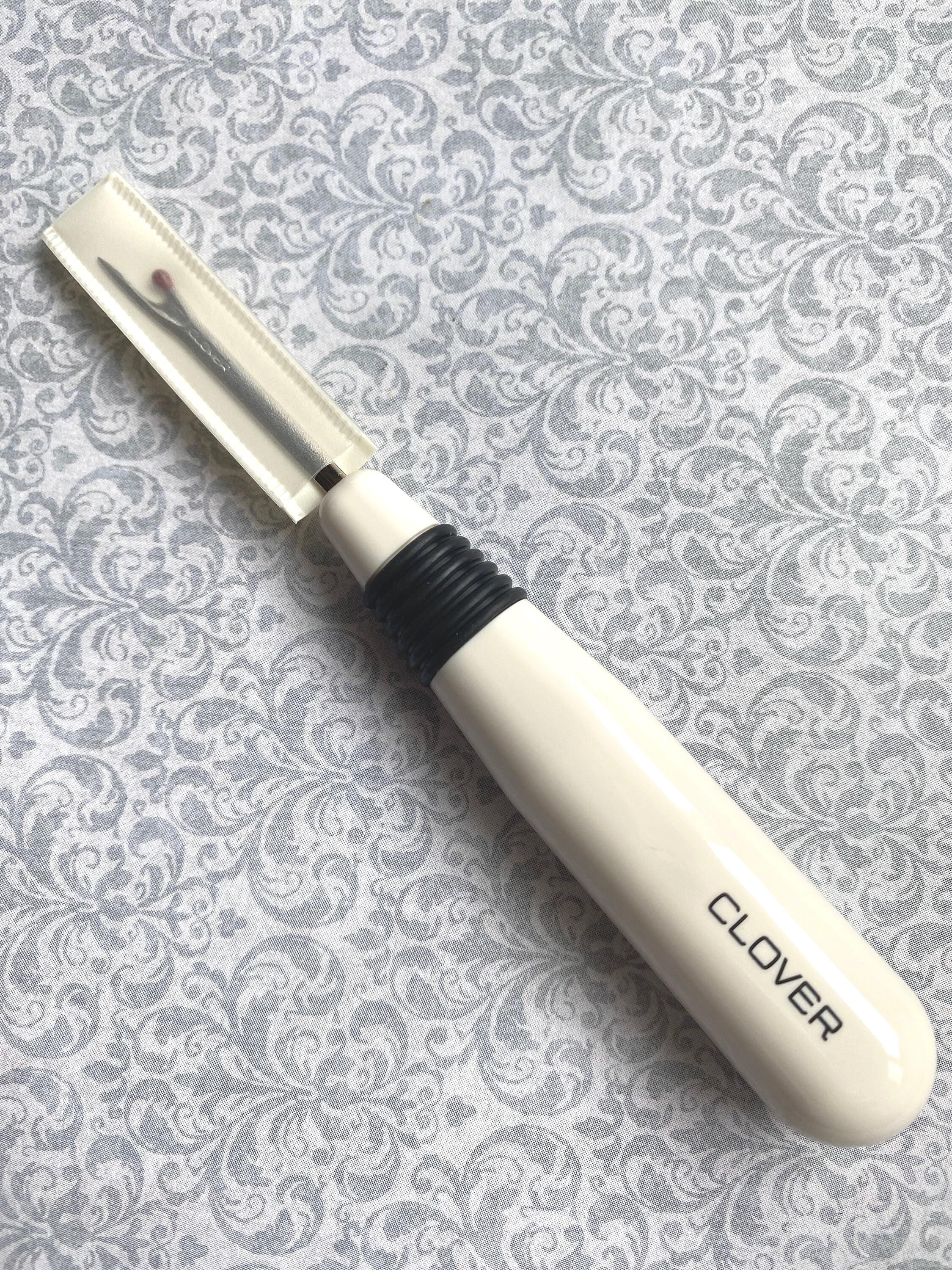 Clover WHITE Handled Comfort Grip Seam Ripper, Clover Notions